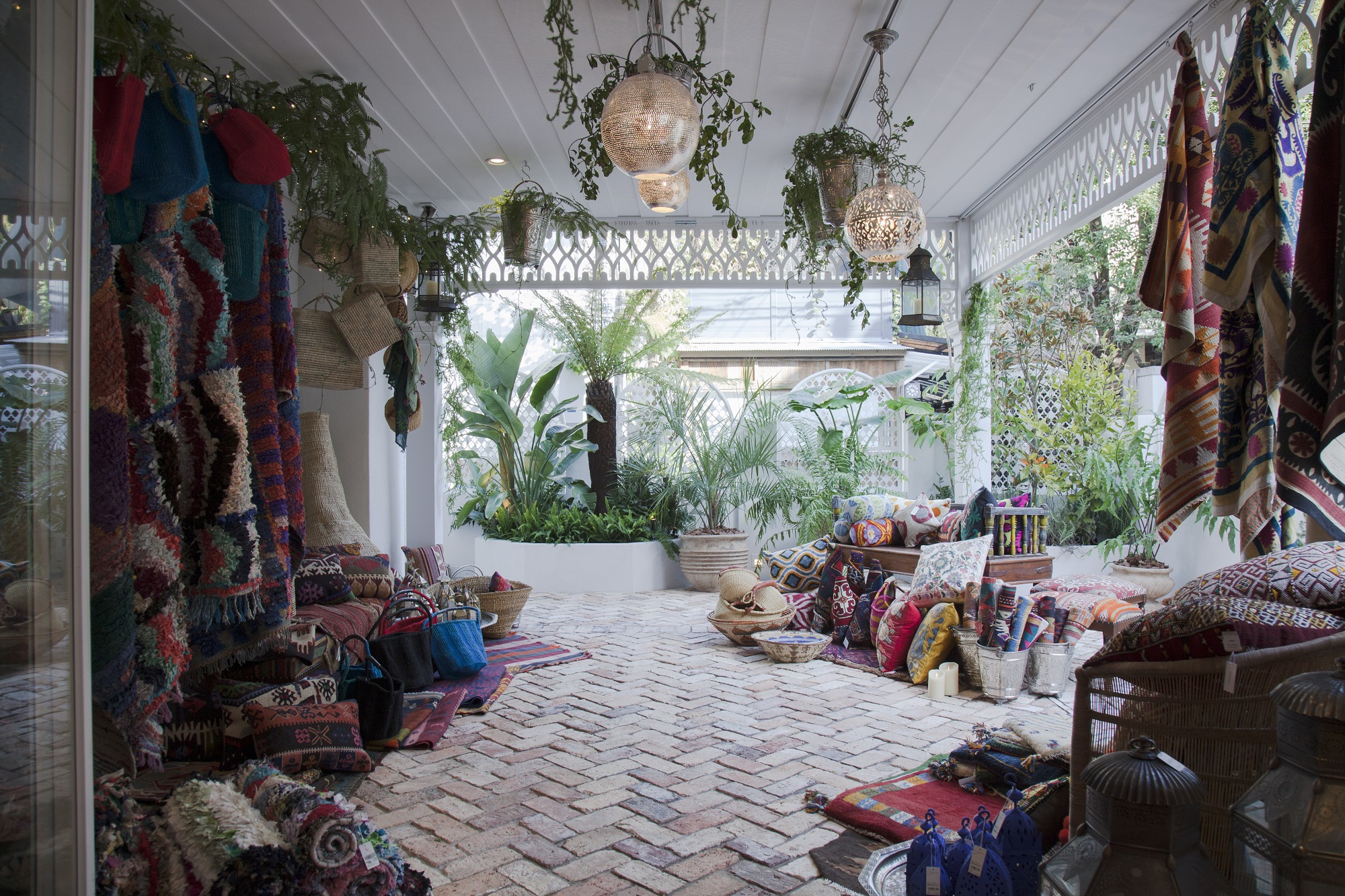 HOUSE OF LOTUS Closed | Stylish one-piece dresses, baskets for 